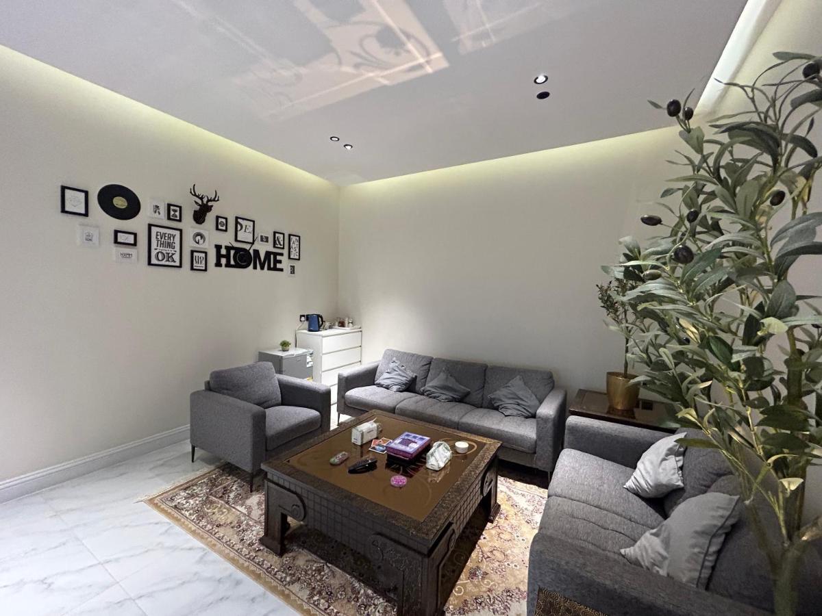 فاخرة غرفة وصالة بالعارض دخول ذاتي ٦ Apartment Riyadh