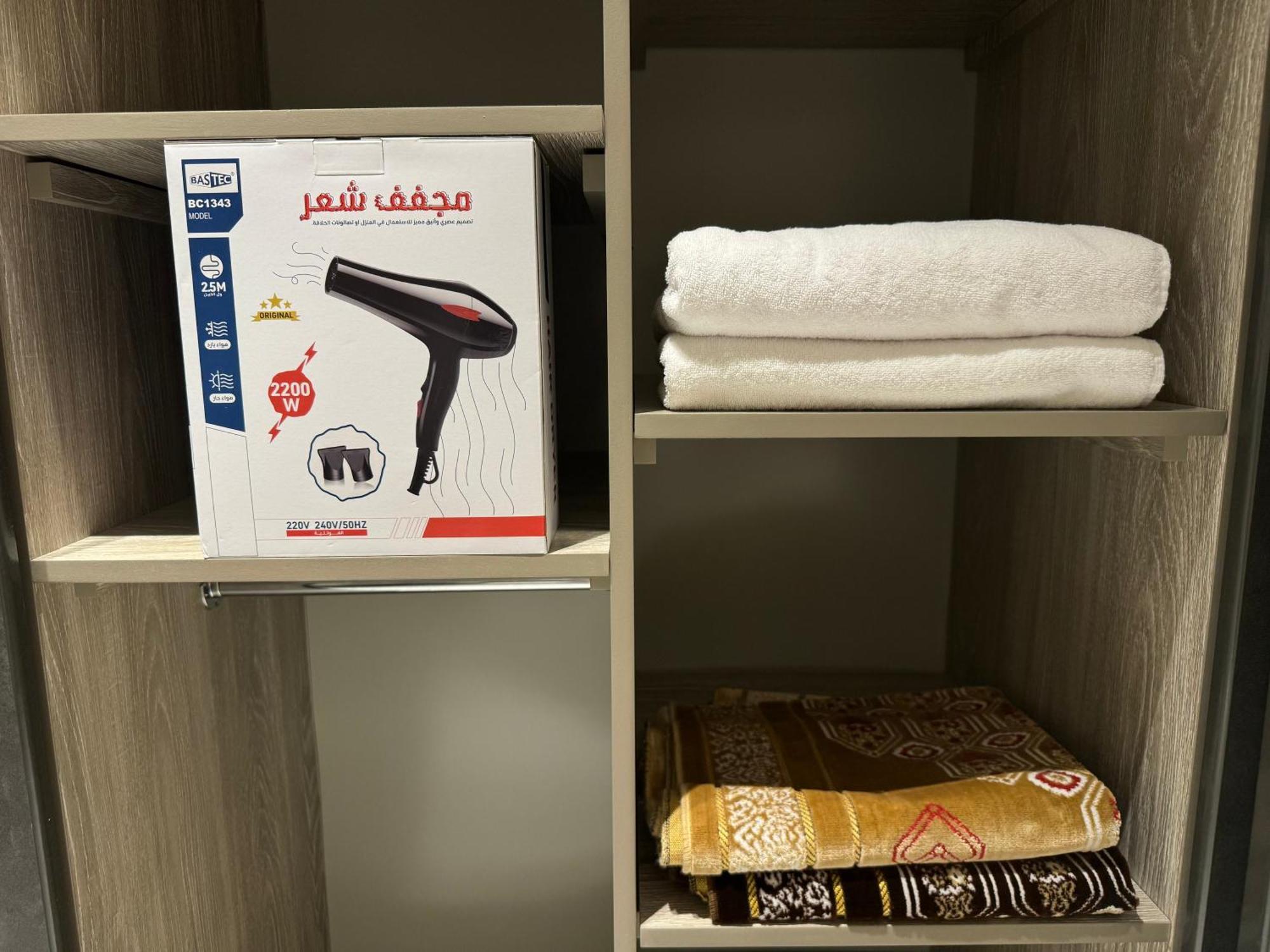 فاخرة غرفة وصالة بالعارض دخول ذاتي ٦ Riyadh