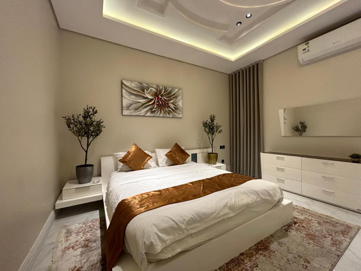 فاخرة غرفة وصالة بالعارض دخول ذاتي ٦ * Riyadh